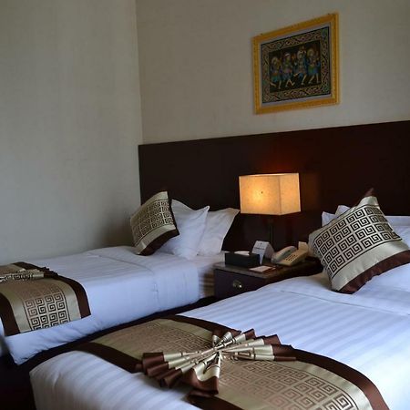 Hotel Broadway Yangon Exterior foto