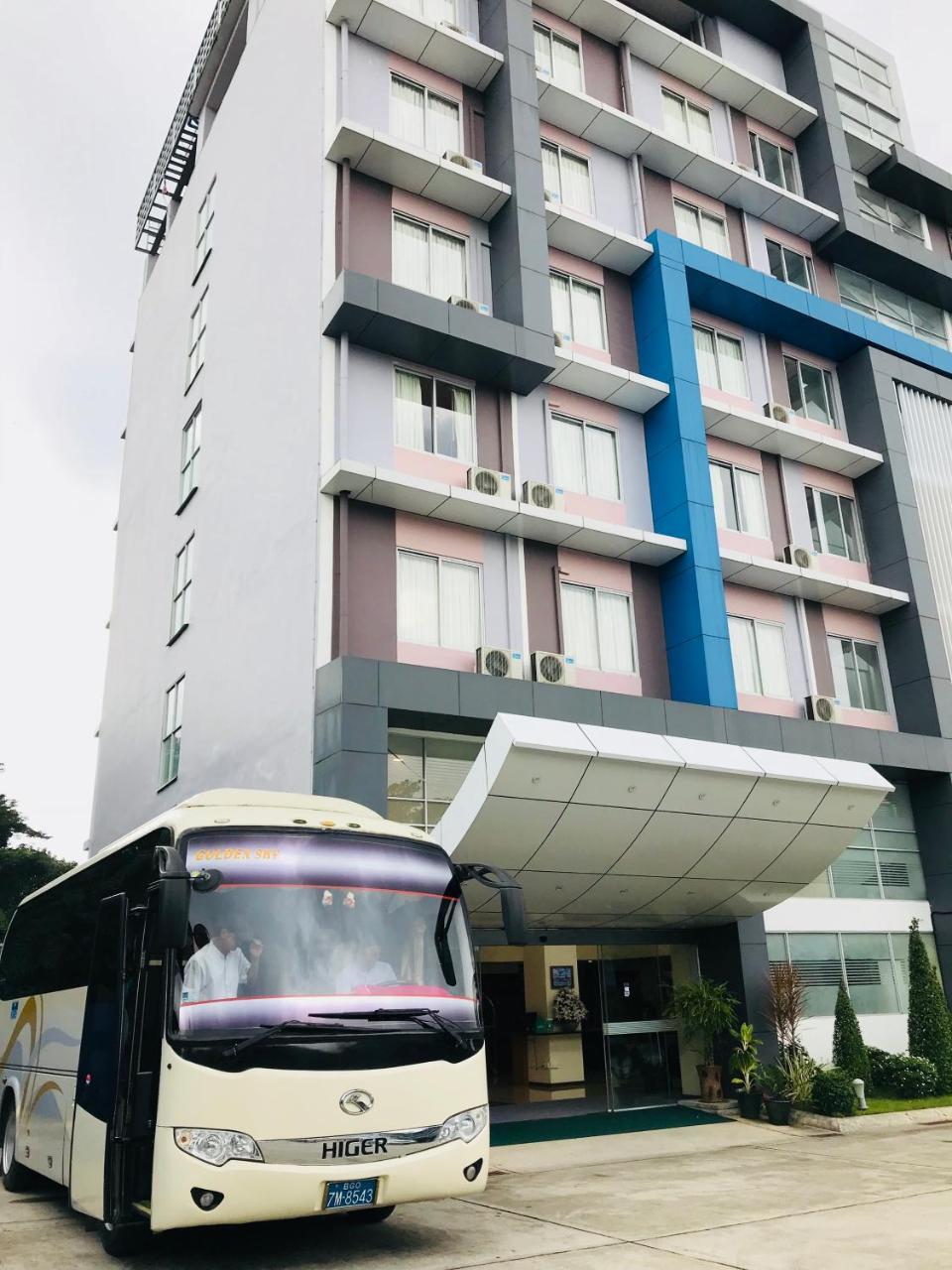 Hotel Broadway Yangon Exterior foto