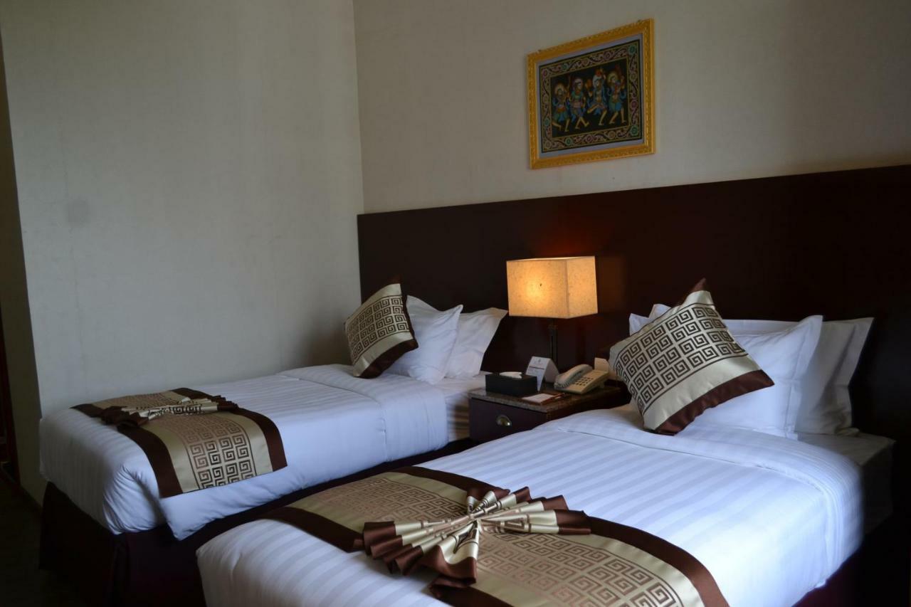 Hotel Broadway Yangon Exterior foto